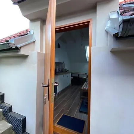 Kralicek Na Vinne Stezce Apartment *